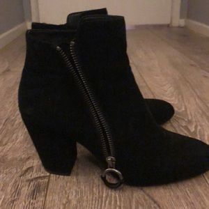 Perfect heel height black bootie